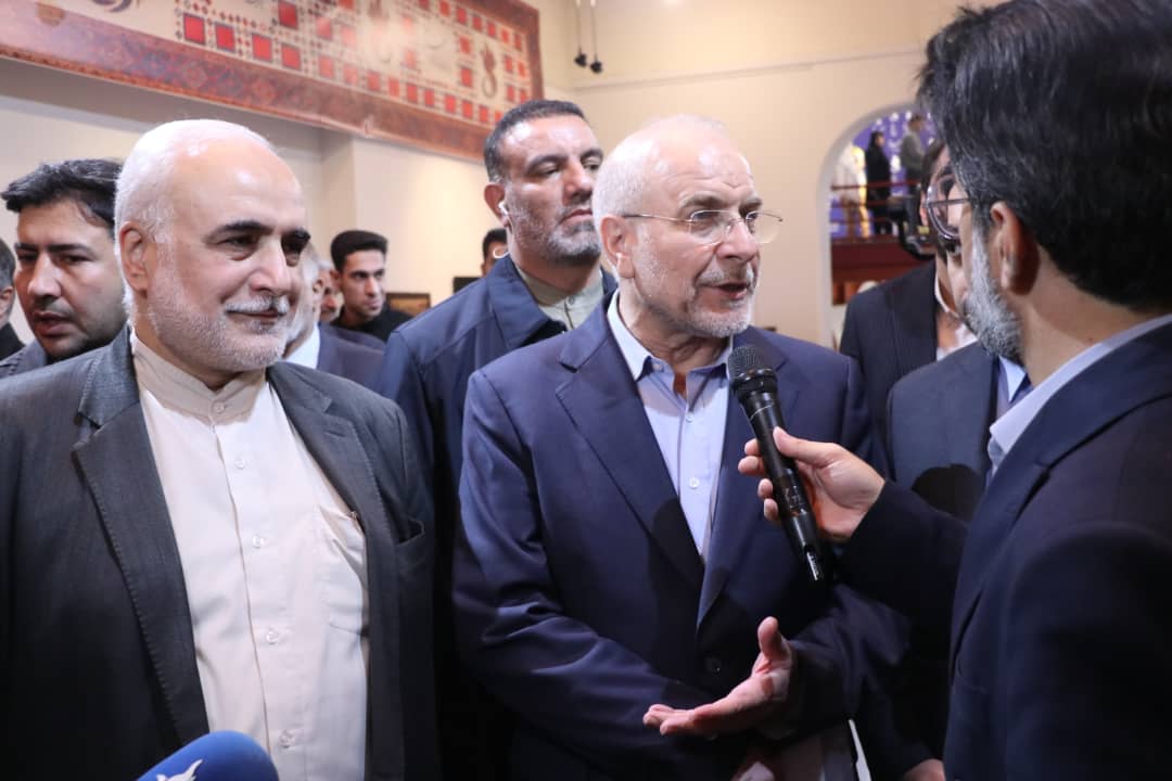 بازدید رئیس مجلس شورای اسلامی از نمایشگاه چهارمین جشنواره بینالمللی «همام» در فرهنگستان هنر